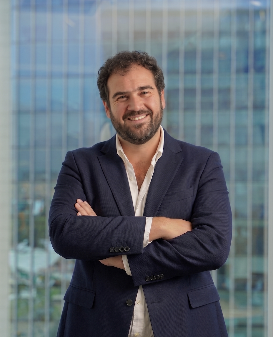 Nicolás Santa Cruz, Gerente de Administración y Finanzas
